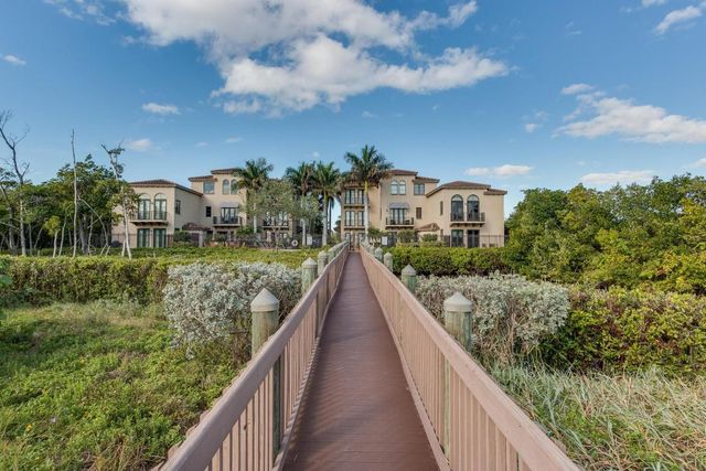 610 Via Villagio, Hypoluxo, FL 33462