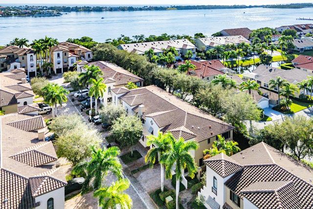 610 Via Villagio, Hypoluxo, FL 33462