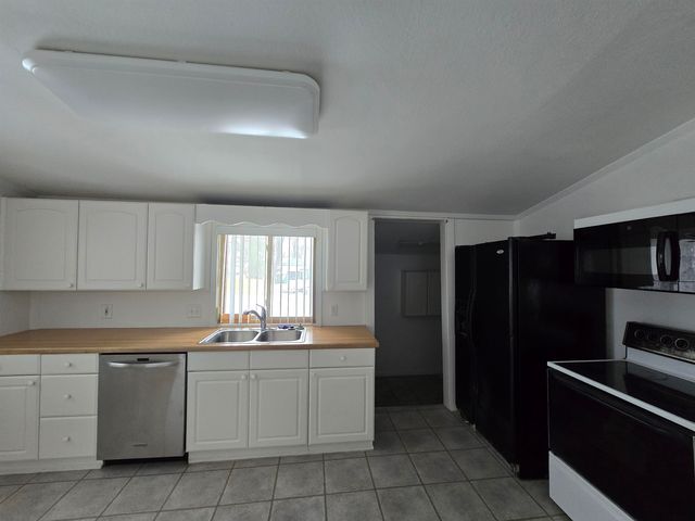 784 Bay Road, Bay City, MI 48706