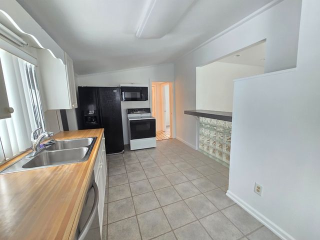 784 Bay Road, Bay City, MI 48706