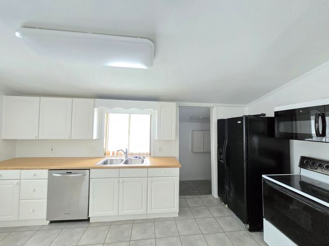 784 Bay Road, Bay City, MI 48706