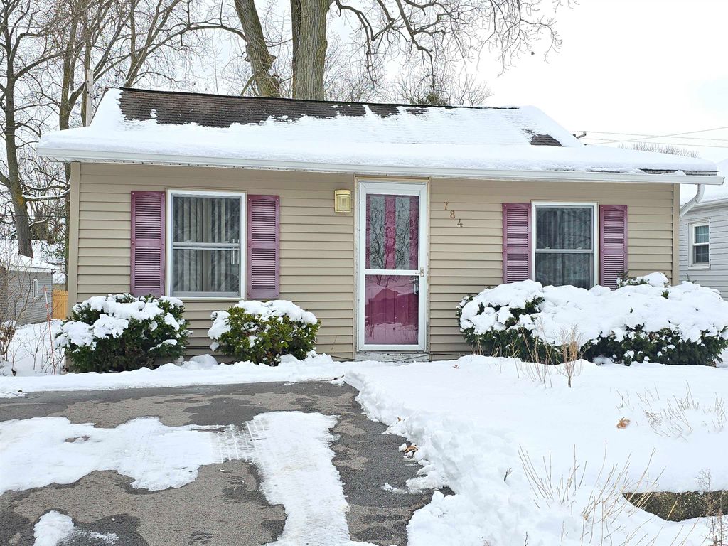 784 Bay Road, Bay City, MI 48706