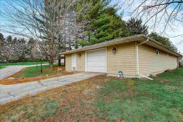 5974 River Road, Waunakee, WI 53597