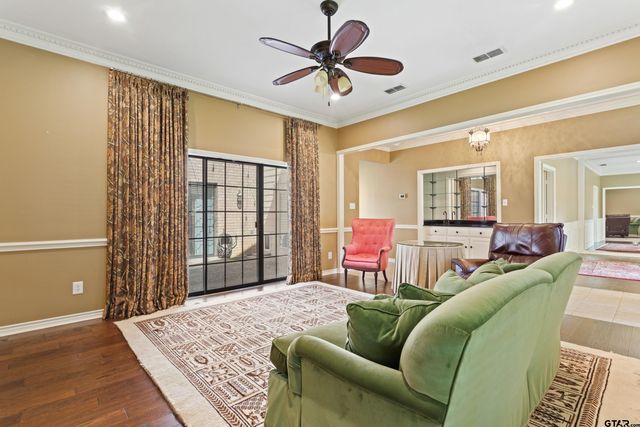 1116 Oak Garden Circle, Tyler, TX 75703