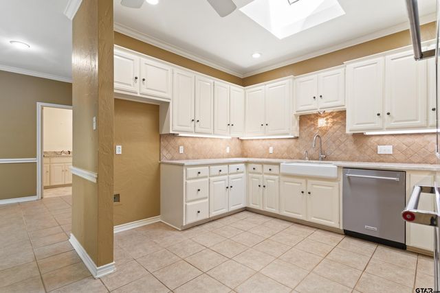 1116 Oak Garden Circle, Tyler, TX 75703