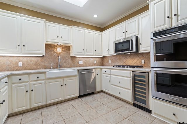 1116 Oak Garden Circle, Tyler, TX 75703