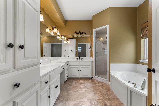 1116 Oak Garden Circle, Tyler, TX 75703