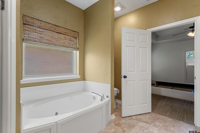 1116 Oak Garden Circle, Tyler, TX 75703