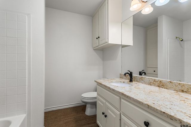 1116 Oak Garden Circle, Tyler, TX 75703