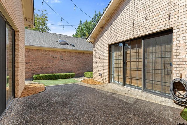 1116 Oak Garden Circle, Tyler, TX 75703