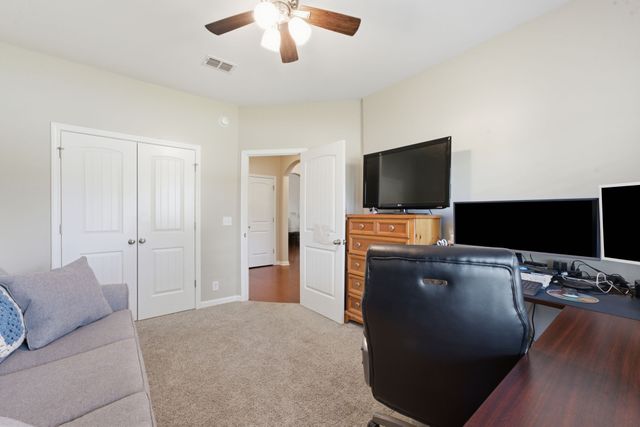 5110 Heroes Ln, Murfreesboro, TN 37129