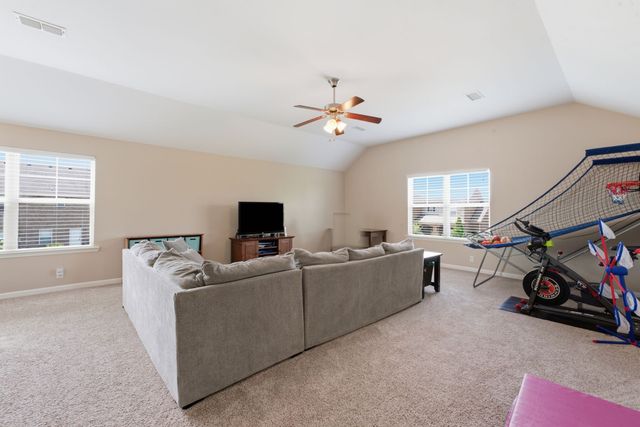 5110 Heroes Ln, Murfreesboro, TN 37129