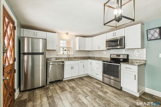 9 Robin Road, Manchester, CT 06042