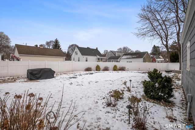 9 Robin Road, Manchester, CT 06042