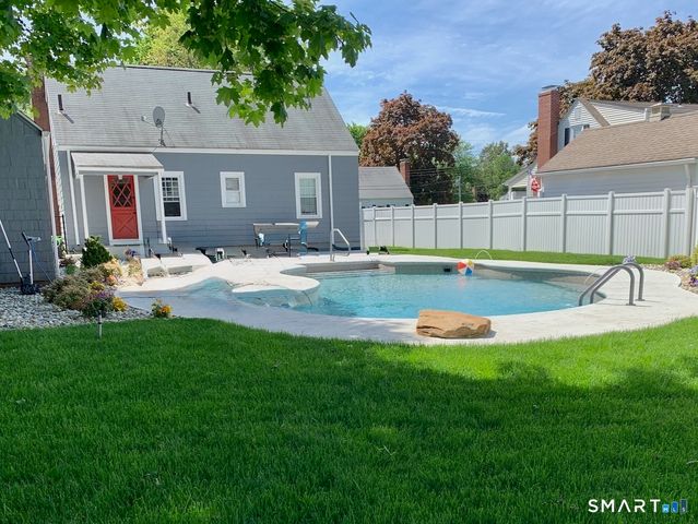 9 Robin Road, Manchester, CT 06042