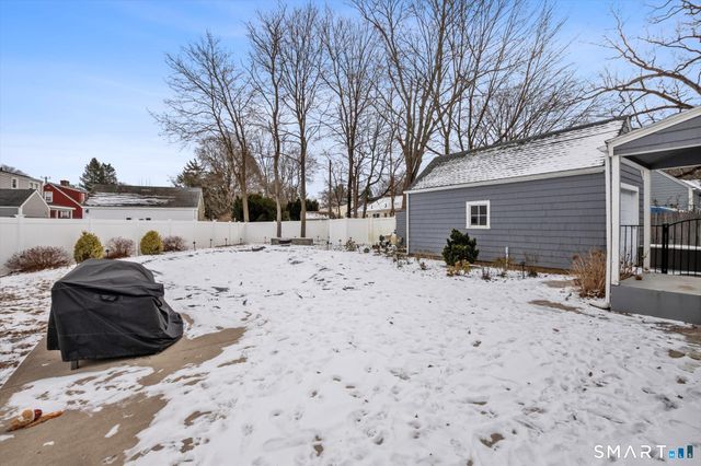 9 Robin Road, Manchester, CT 06042