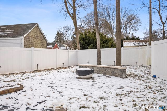 9 Robin Road, Manchester, CT 06042