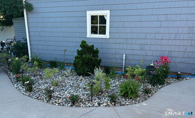 9 Robin Road, Manchester, CT 06042