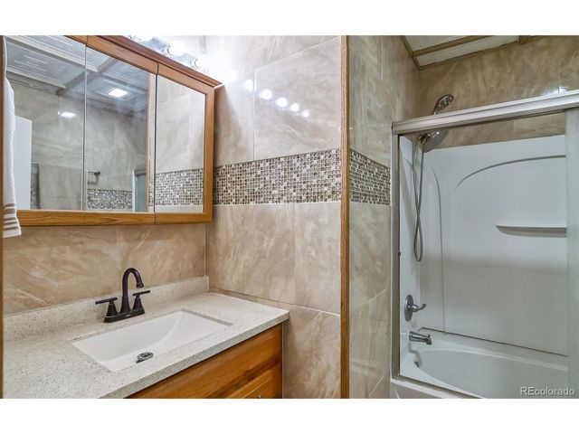 693 E Ave, Limon, CO 80828