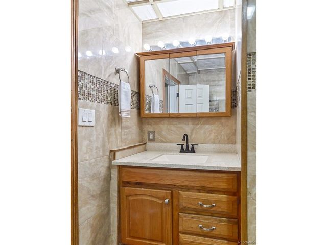 693 E Ave, Limon, CO 80828