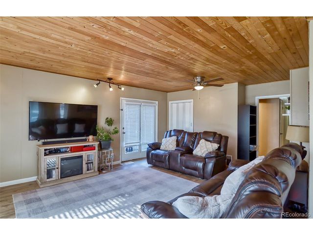 693 E Ave, Limon, CO 80828
