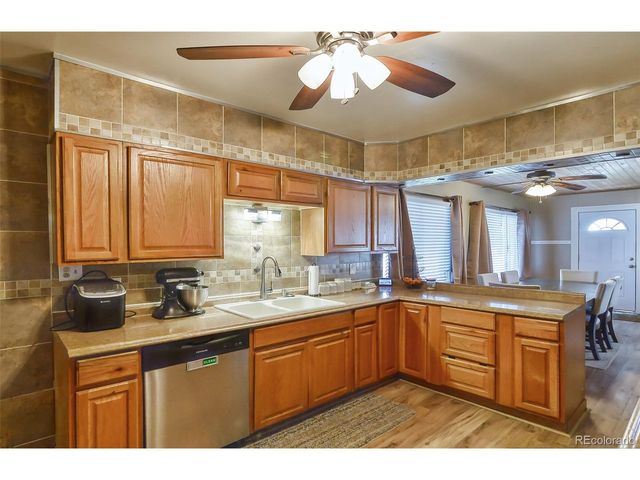 693 E Ave, Limon, CO 80828