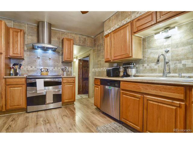 693 E Ave, Limon, CO 80828