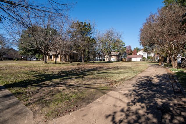 1123 W Sears Street, Denison, TX 75020