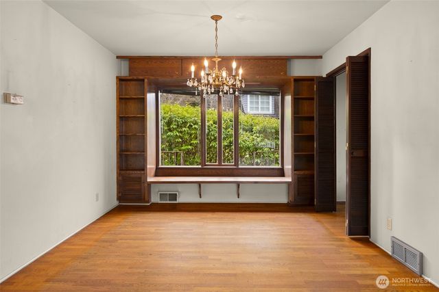 5265 West Mercer Way, Mercer Island, WA 98040