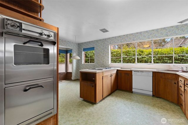 5265 West Mercer Way, Mercer Island, WA 98040