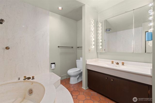 5265 West Mercer Way, Mercer Island, WA 98040