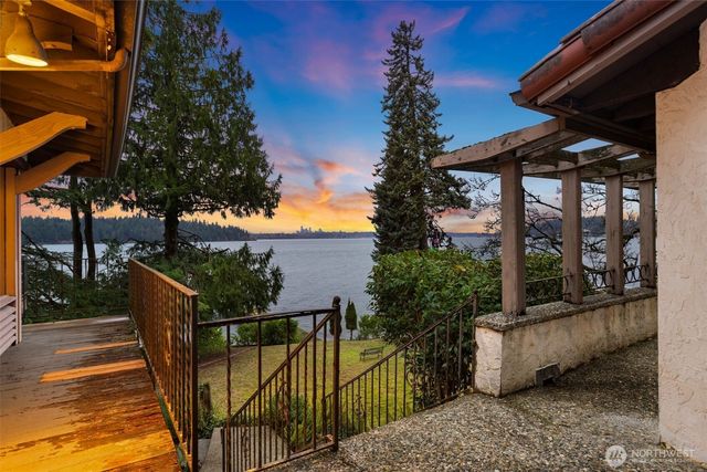 5265 West Mercer Way, Mercer Island, WA 98040