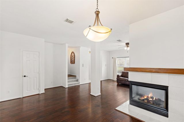 2049 Glencove Drive, Seabrook, TX 77586