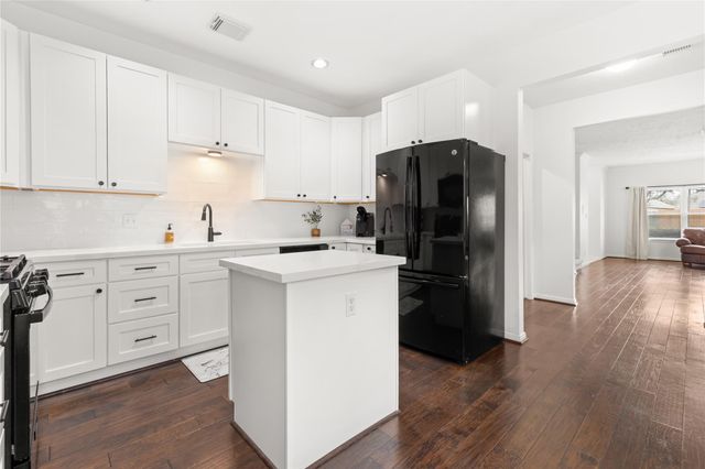 2049 Glencove Drive, Seabrook, TX 77586