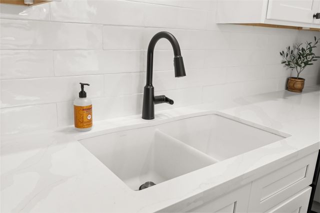 2049 Glencove Drive, Seabrook, TX 77586