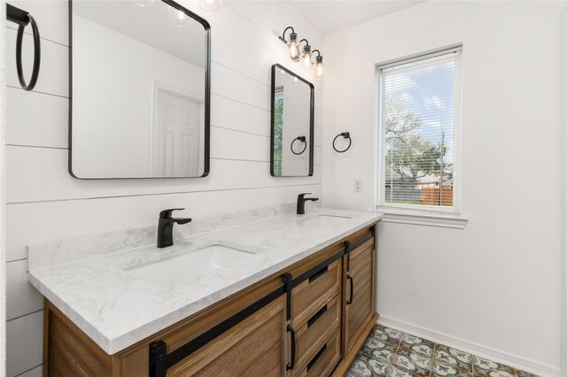 2049 Glencove Drive, Seabrook, TX 77586