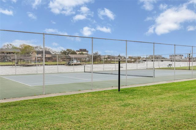 2049 Glencove Drive, Seabrook, TX 77586