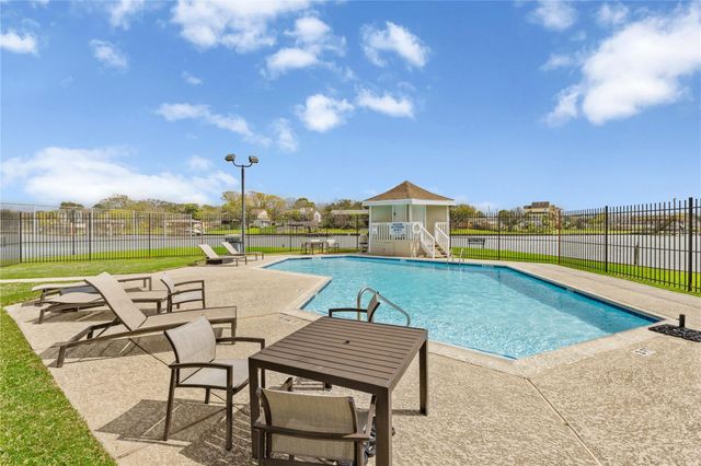 2049 Glencove Drive, Seabrook, TX 77586