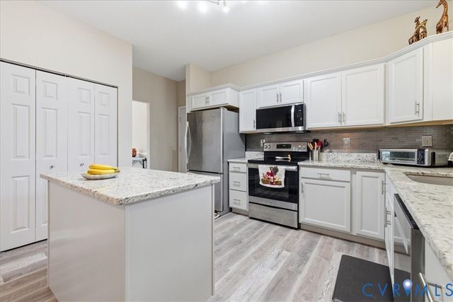 1808 Greenwood Glen Dr, Glen Allen, VA 23059