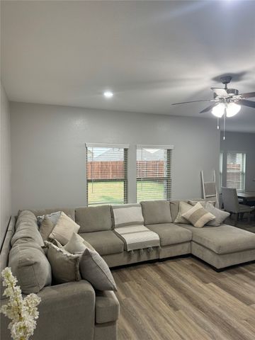 860 Moonwake Drive, Lavon, TX 75166