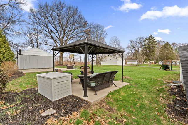 31486 County Line Road, Dowagiac, MI 49047