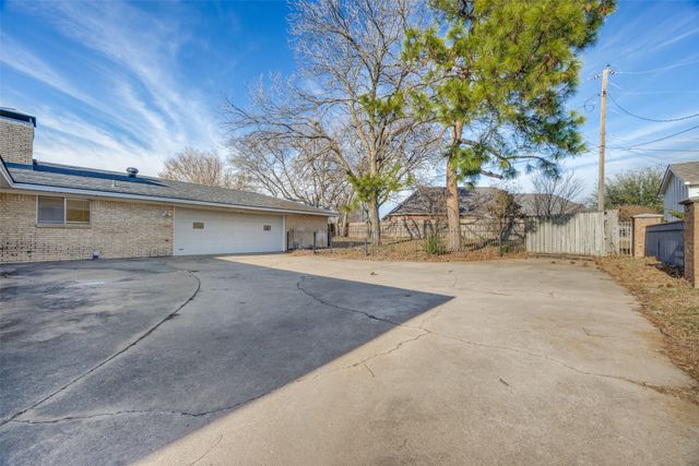 1405 Lakewood Drive, Sherman, TX 75092