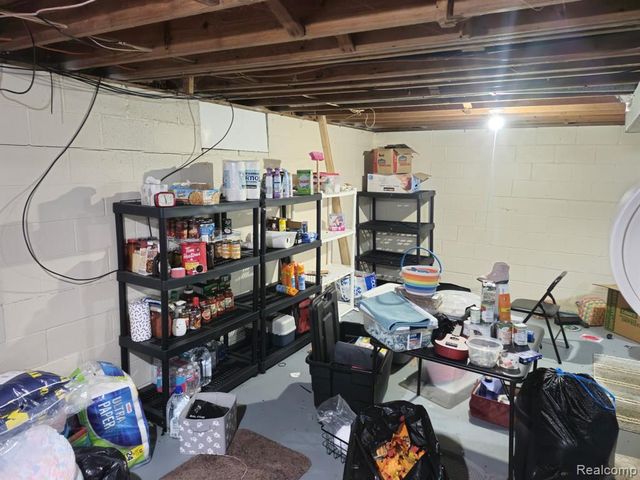 1353 E Decamp Street, Burton, MI 48529