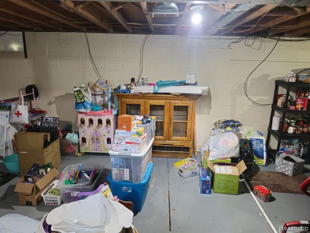 1353 E Decamp Street, Burton, MI 48529