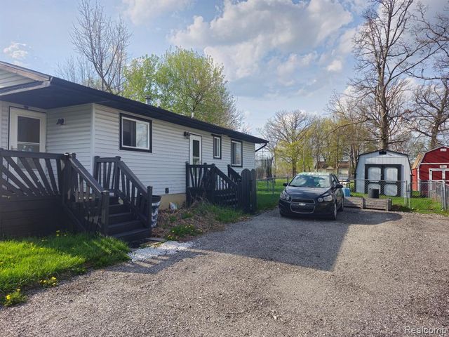 1353 E Decamp Street, Burton, MI 48529