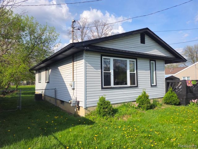 1353 E Decamp Street, Burton, MI 48529