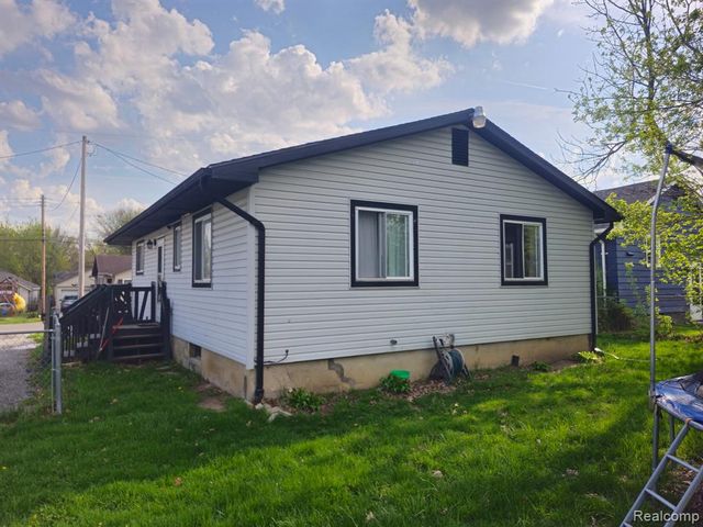 1353 E Decamp Street, Burton, MI 48529