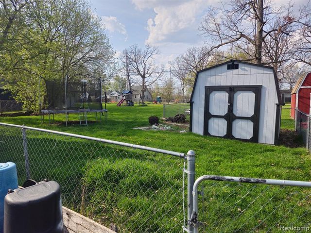 1353 E Decamp Street, Burton, MI 48529