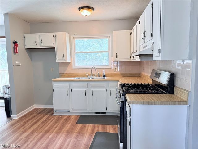 1750 Oneida Avenue, Cuyahoga Falls, OH 44221