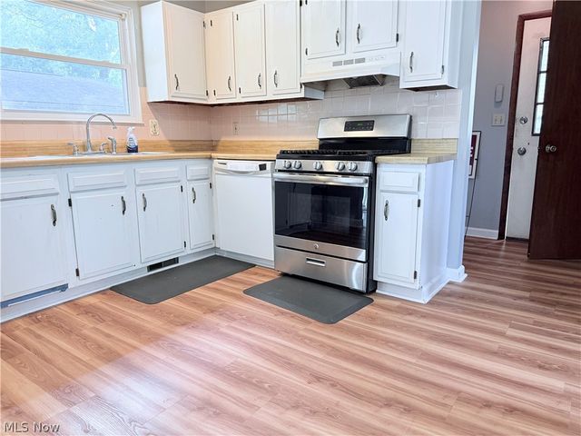 1750 Oneida Avenue, Cuyahoga Falls, OH 44221